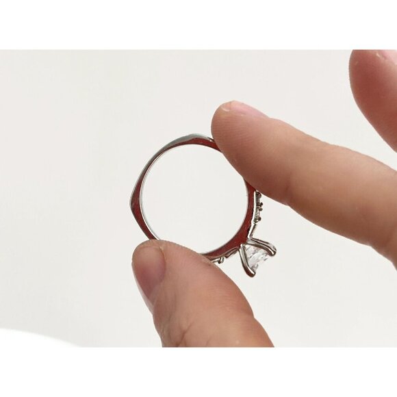 Silver Toned Round Cut Cubic Zirconia Gemstone Vintage Ring - sz 10.75 - Picture 8 of 10